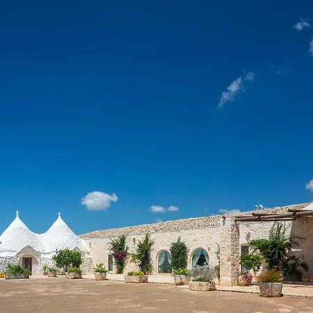 Отель Masseria Castelluzzo Челье-Мессапика